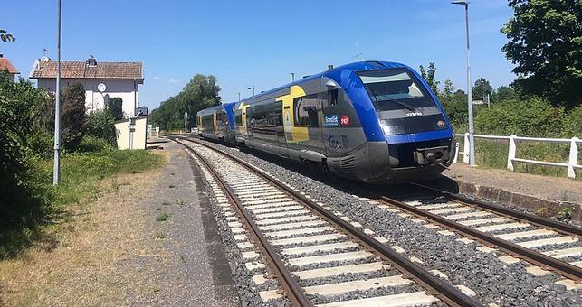 Autorail X 73500 en gare d’Houdemont
